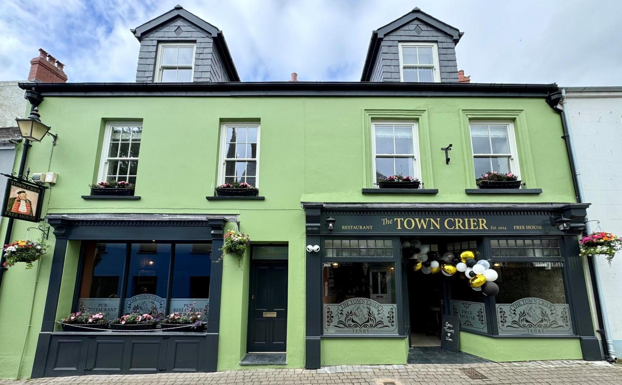 The Town Crier, Tenby Exterior photo