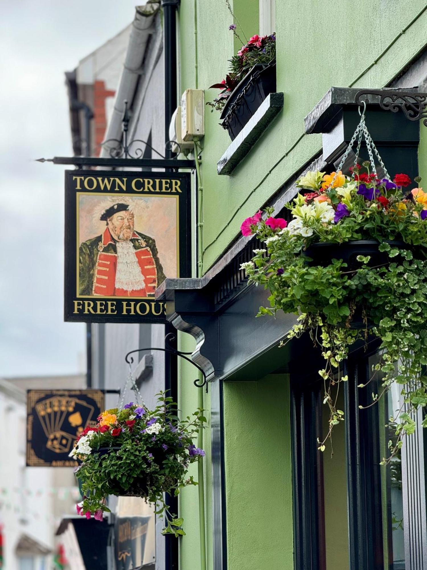 The Town Crier, Tenby Exterior photo